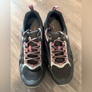 Merrell Size 9 women’s Hiking Shoe